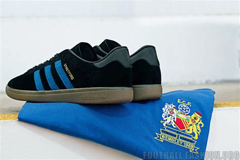 manchester united adidas originals  stretford trainers football