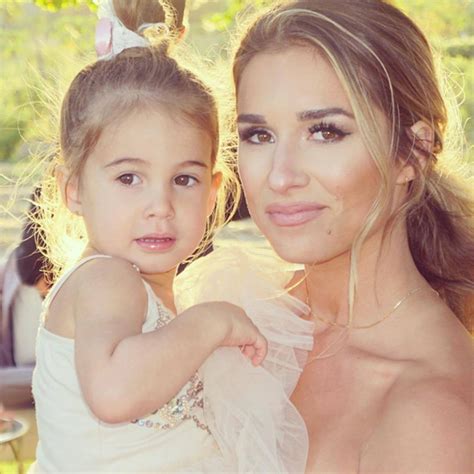 Jessie James Decker Shares Sweet Pic Of Daughter Watching Her E Show