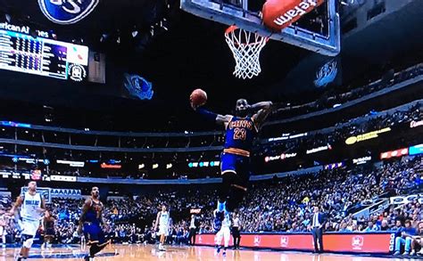 Video Lebron Strikes Mid Air Pose Before Throwing Down