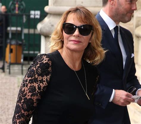 Dlisted Kim Cattrall Says She Was Bullied Over Decision