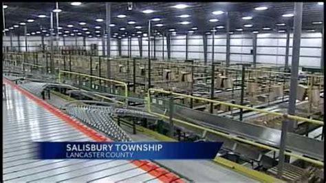 expanding distribution center  add hundreds  jobs