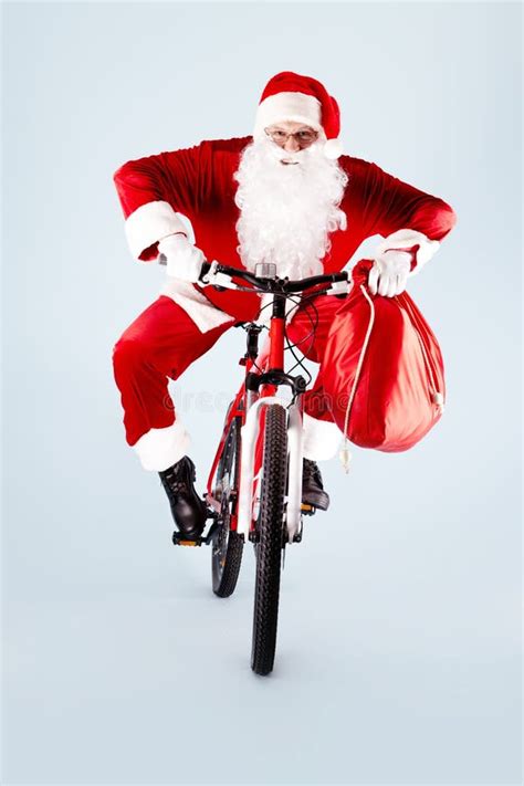 kerstman op fiets stock foto image  viering menselijk