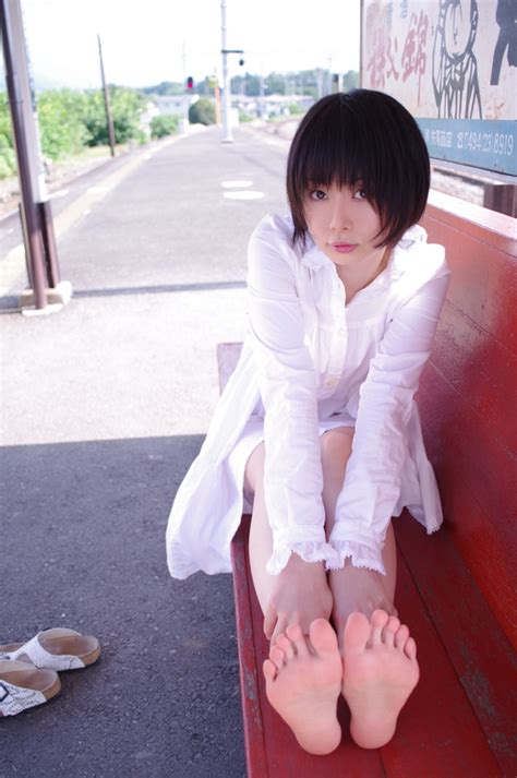 legs women feet japanese toes short hair asians shirts ushijima iiniku soles bangs asian short