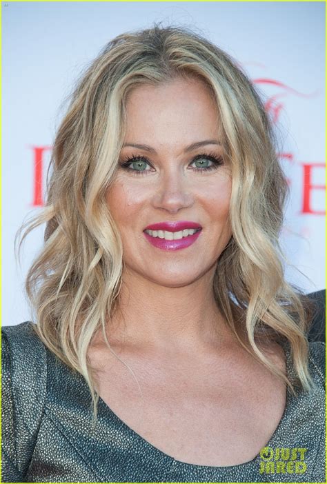 christina applegate reveals diagnosis with multiple sclerosis ms