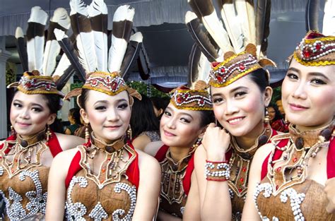 budaya tradisi dayak ngaju kalimantan tengah seni budaya indonesia