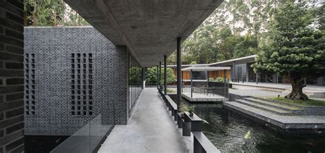 office architects reinterprets traditional chinese courtyard house  concrete  steel dr
