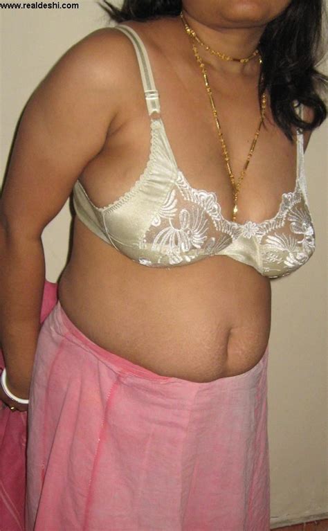 hindustani sexy moti auntys in saree and blouse photos