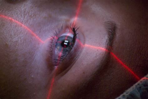 ways  relieve pain  discomfort  undergoing laser eye surgery