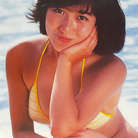 青春アイドルお宝ハプニング 岡田有希子 昭和 80年代アイドル 水着 ビキニ 胸チラ パンチラ 股間 足指 A4サイズ 切り抜き1p