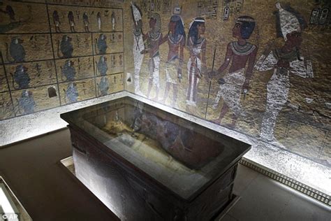 Tutankhamun S Tomb Could Contain Doors To Queen Nefertiti