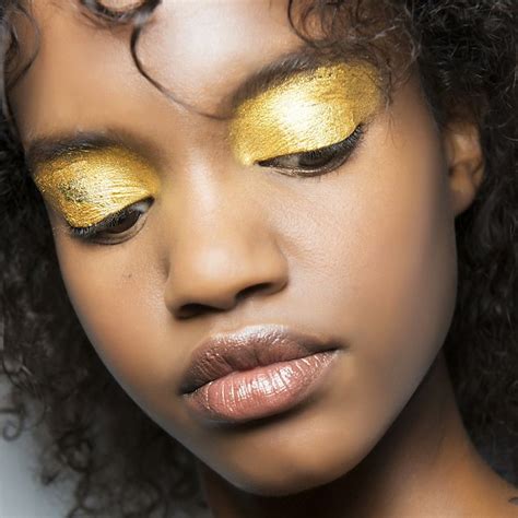 These 10 Eye Makeup Looks Are Dripping With Gold