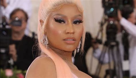 nicki minaj sparks rumor she surgically shrunk her dunk