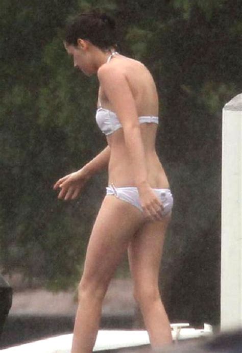 Kristen Stewart Twilight Bikini Upskirts And Wardrobe