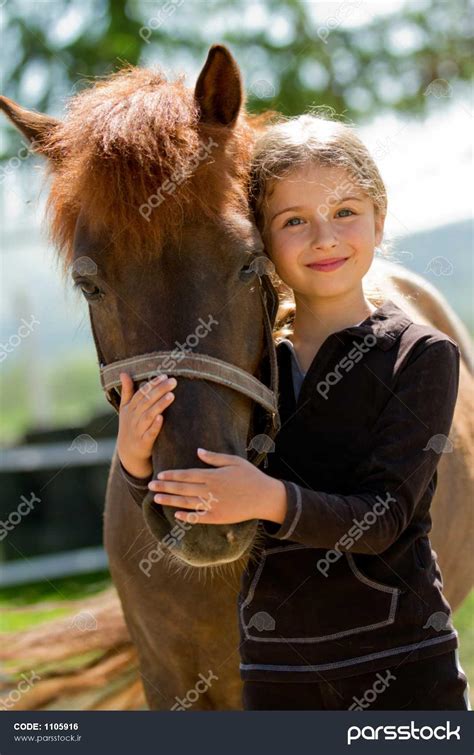 اسب و دختر دوست داشتنی بهترین دوستان عکس 1105916 پارس استاک شاتر