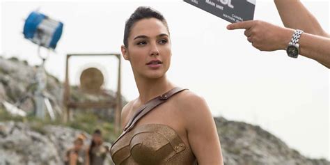 watch wonder woman s epic production screen rant