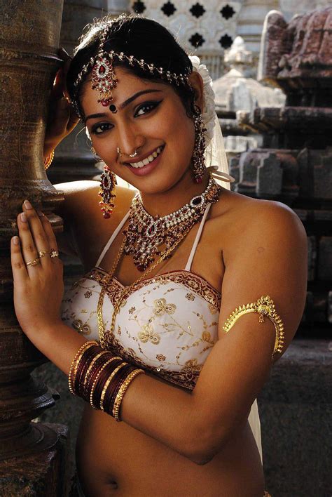 spicy actress haripriya photo gallery latest hot actress