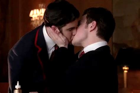 glee stuns audiences with same sex kiss between two guys 9celebrity
