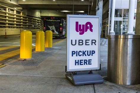 how to spot a fake uber at the airport