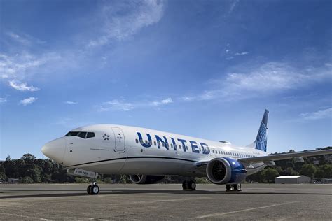 united bets big  premium traffic rebound   plane order paxex