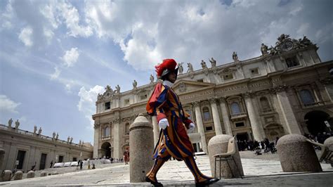witte rook voor nieuwe paus tegen pasen vrt nws nieuws