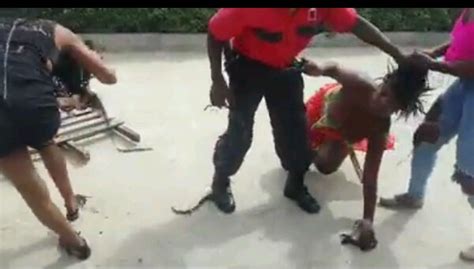 2 Black Ladies Fight In Public Strip Themselves Half