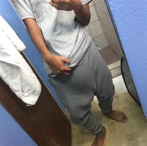 [pics] Gray Sweatpants Challenge Internet Freaks Over Sexy New Viral