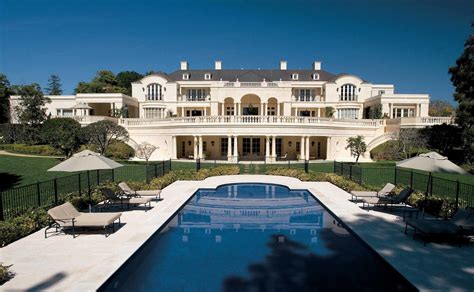 top   outrageously expensive celebrity mansions trend police