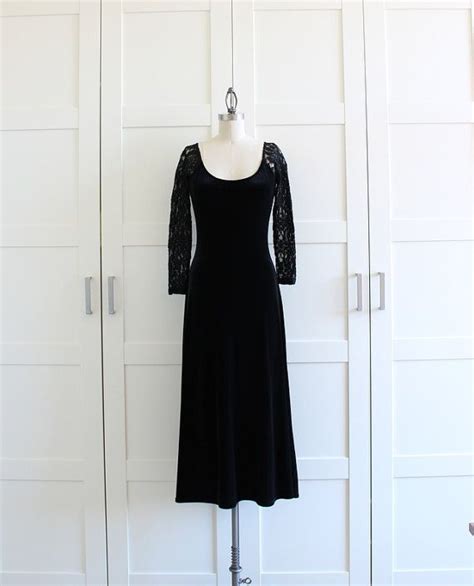 how to wear a velvet maxi dress 90s black velvet dress