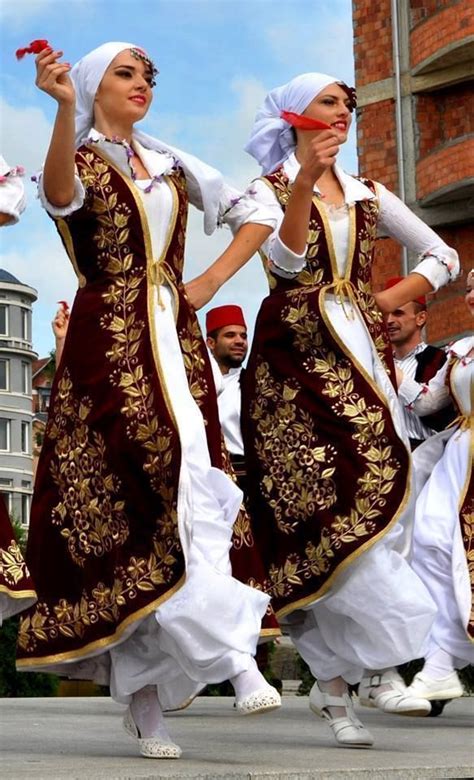 traditional costumes   world google search traditional outfits traditional