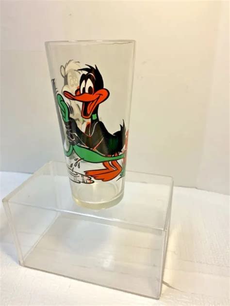 Vintage Pepsi Glass New 1976 Pepe Le Pew Daffy Duck Looney Tunes Warner