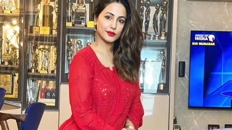 photos hina khan shows how to go from desi to sexy in red hindustan
