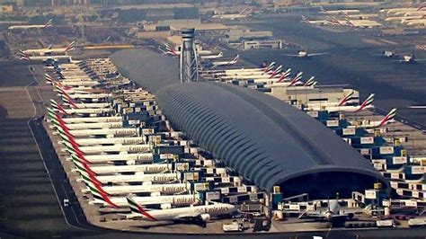 gulf carriers struggle  dubai airports report drop  passenger numbers simple flying