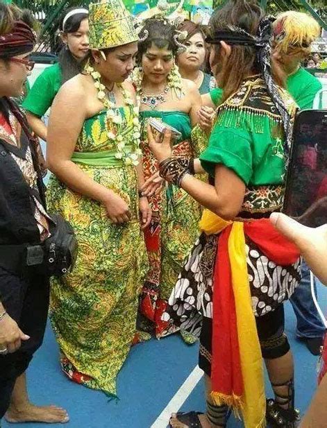 Beredar Foto Pernikahan Lesbian Asal Indonesia Di Hongkong