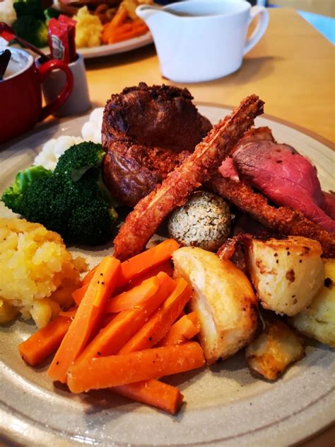 sunday lunch cardiff bay thomas restaurant sunday roast