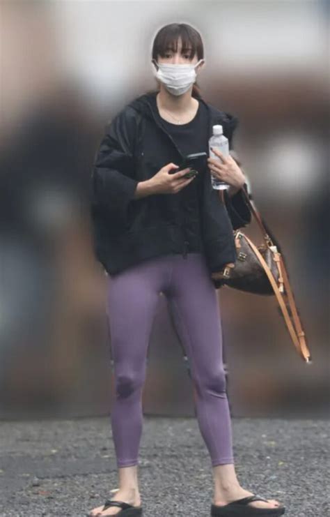 【画像】広瀬すずの紫タイツ姿がセクシーすぎる！足太いは嘘だった？