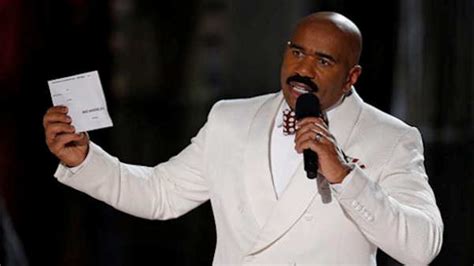 steve harvey apologizes after major mixup during miss