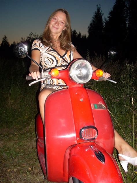 Chubby Girl Naked On Scooter Redbust