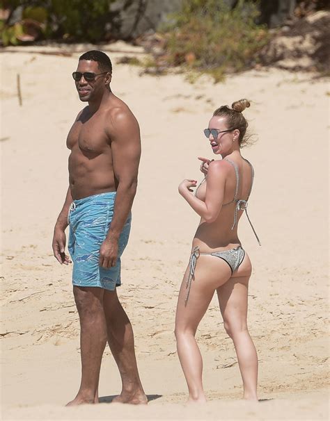 michael strahan vacations with his hot jailbird lover