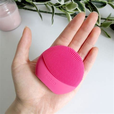Foreo Luna Play Plus Cleansing Tool Review Lab Muffin Beauty Science