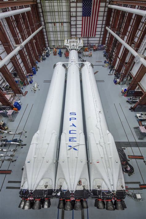 Spacex Releases First Pictures Of Falcon Heavy Rocket – Spaceflight Now