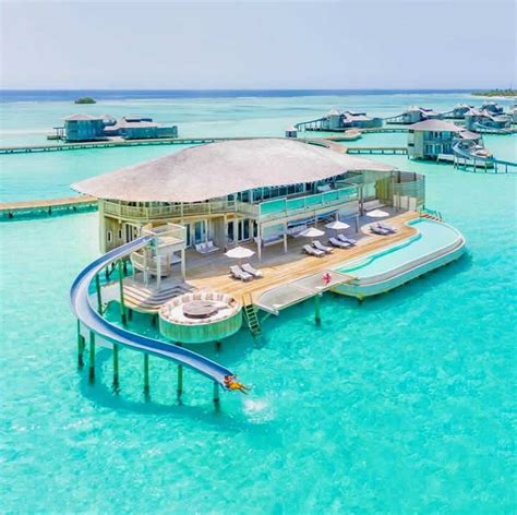 reasons  stay  water villa   maldives maldives magazine