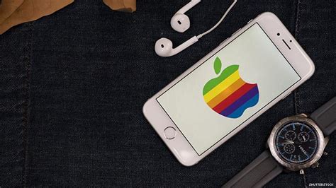 Man Sues Apple After Iphone App Turned Him Gay