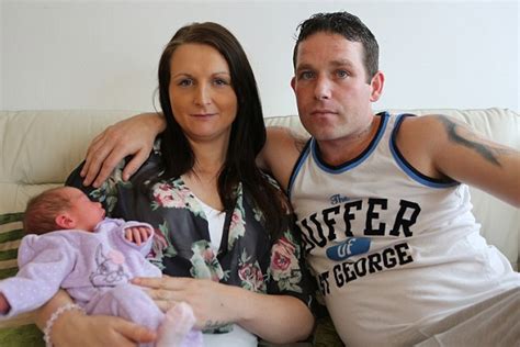 lancashire mum of 12 who claims £40k in benefits wants the nhs to pay for a tummy tuck daily