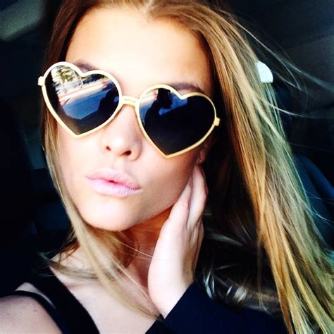How To Take An Instagram Selfie Like A Supermodel Fashion Gone Rogue
