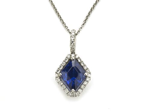 sapphire  diamond pendant platinum fine jewellery discovery lozenge shape marquise blue