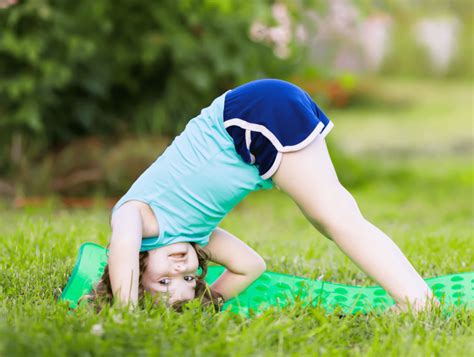 easy themed yoga poses  kids   kumarah