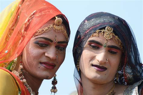 hijras tercer sexo vestido como mujer en la feria del camello de