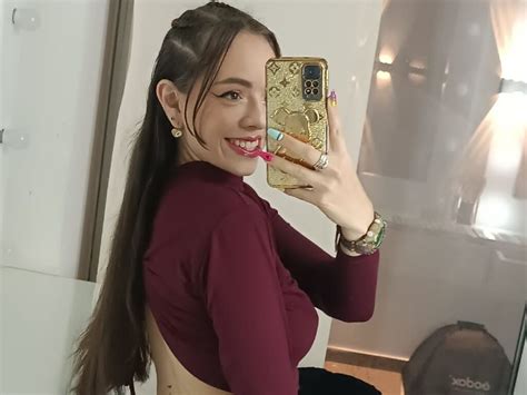 emmalewins brunette latin female webcam