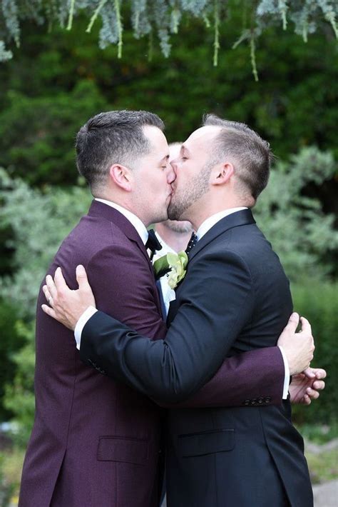 Pin On Handsome And Sexy Men Kissing