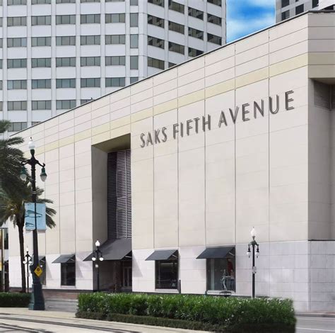 saks  avenue launches  day delivery retail leisure